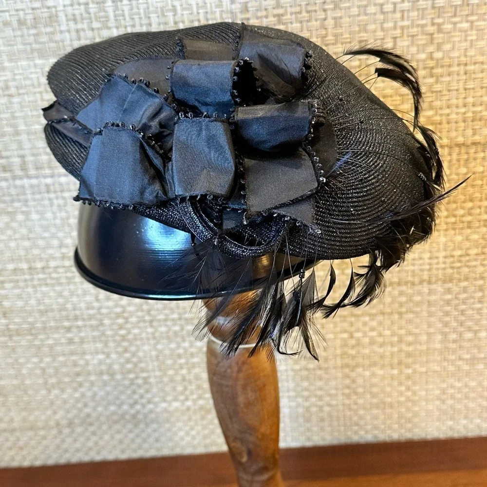 VTG 1940s The Harris Company Cellophane Straw Tilt Hat Architectural Bow & Plume - Picture 4 of 11